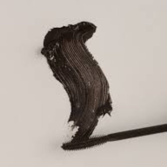 Persona Cosmetics -Volumizing Tubing Mascara in Black - Picture 7 of 7